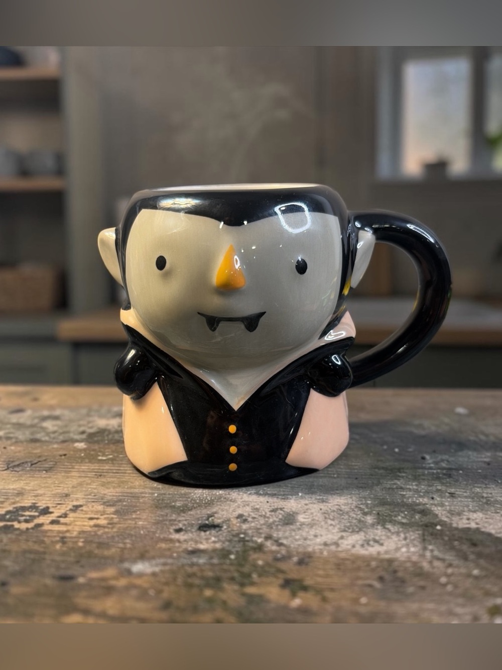 HYDE & EEK HALLOWEEN VAMPIRE CERAMIC MUG 4 INCHES TALL